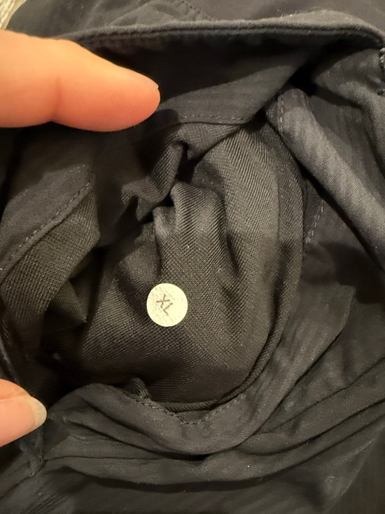 Lululemon Size XL Men's Black “cargo” Stretch Pants - Picture 8 of 9